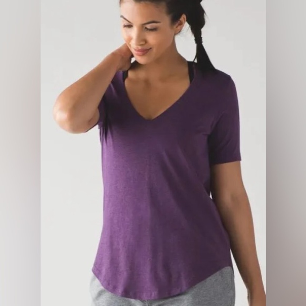 Lululemon V neck Short Sleeve T *barely worn* *like new*